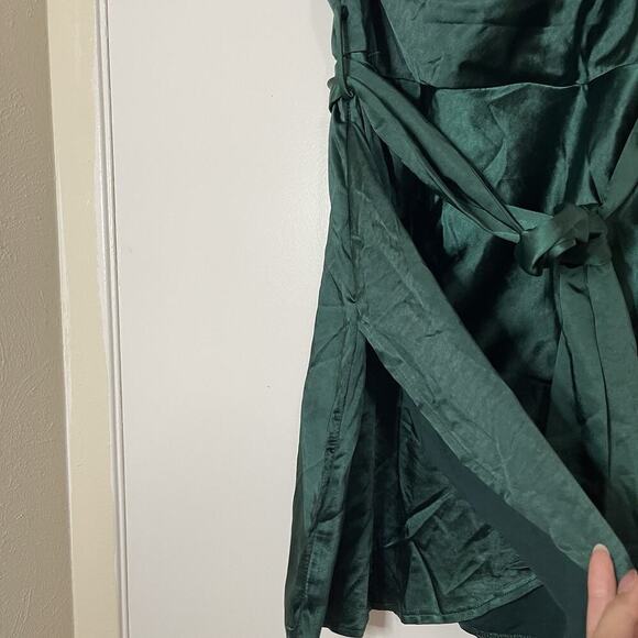NEW! Selfie Leslie Bebe Satin Cowl Neck Wrap belted mini Dress Forest Green Smal - Picture 5 of 8